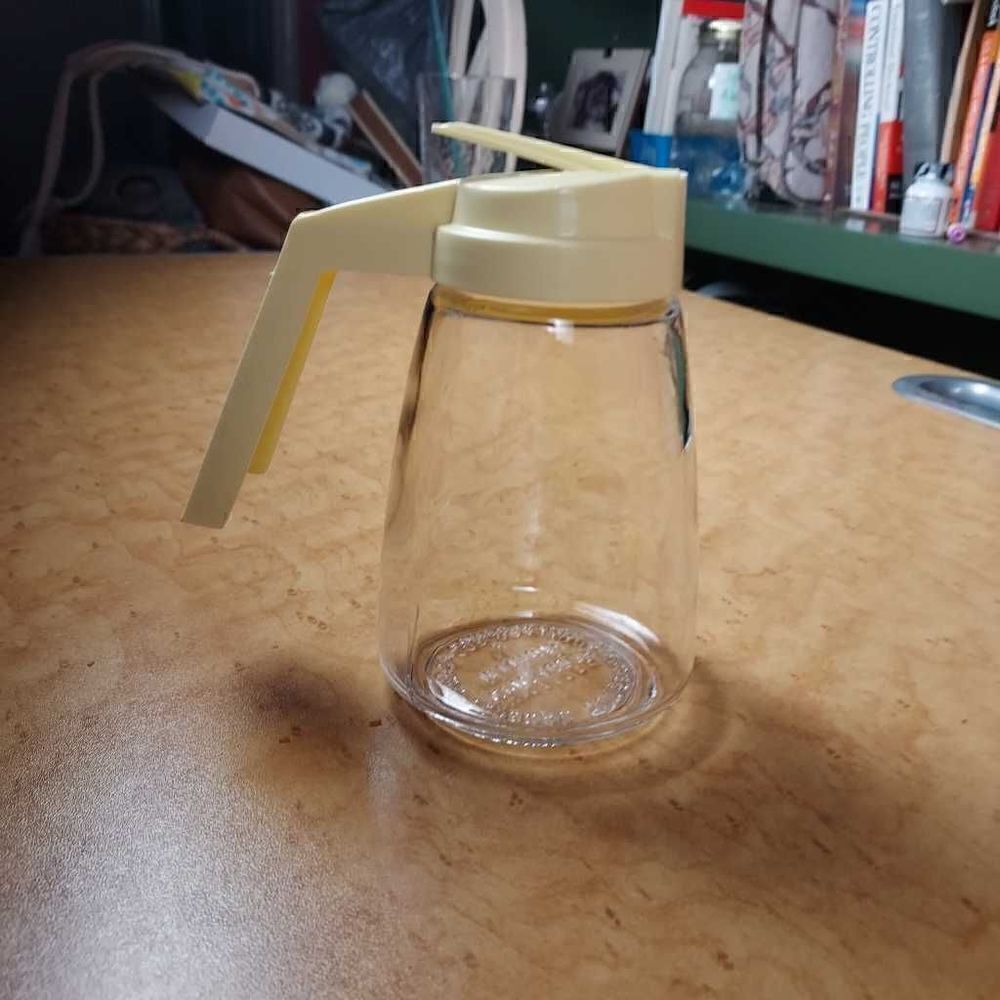 Federal houseware syrup dispenser